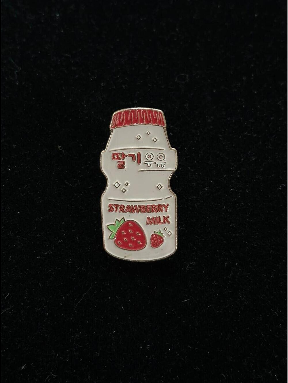 Strawberry Milk Bottle Box Enamel Pin Korean Text Kawaii Cute Badge Jewelry Pink